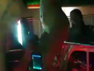 贾尼斯格里菲斯诱惑她的年轻女友戈特卡