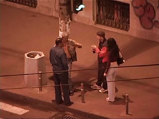 年轻的小鸡在性爱从一个女人变成一个性感的女
